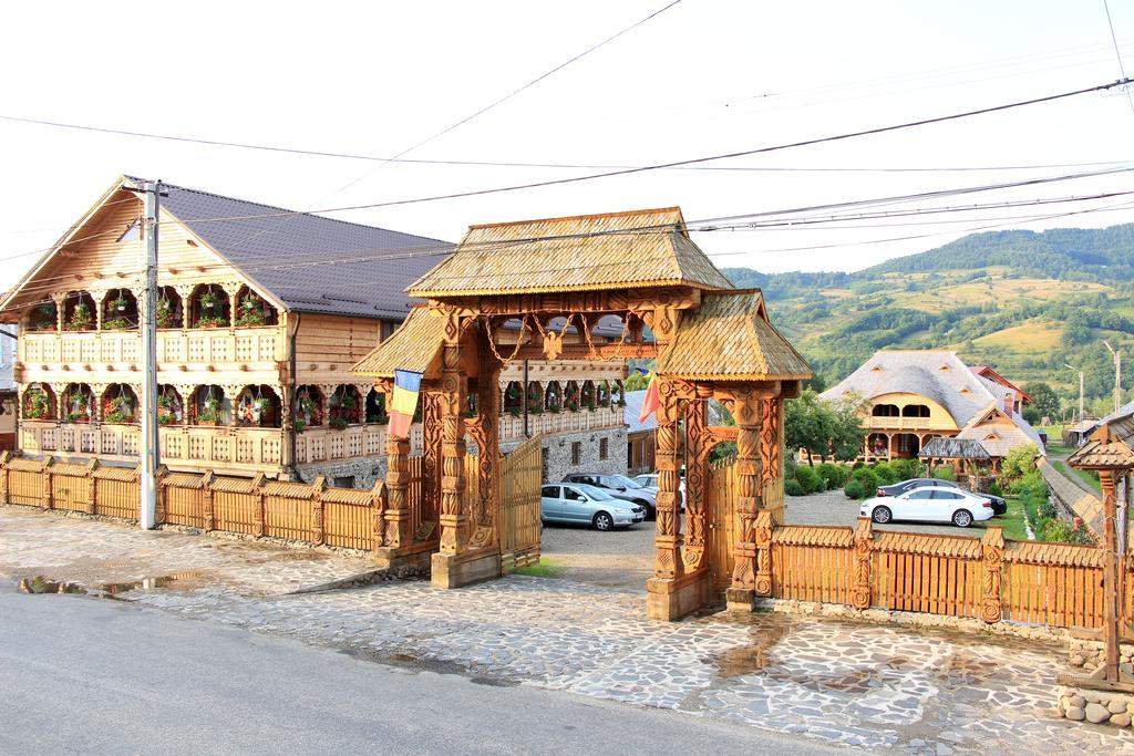 Pensiunea Sub Cetate La Matei Onceşti Exterior foto