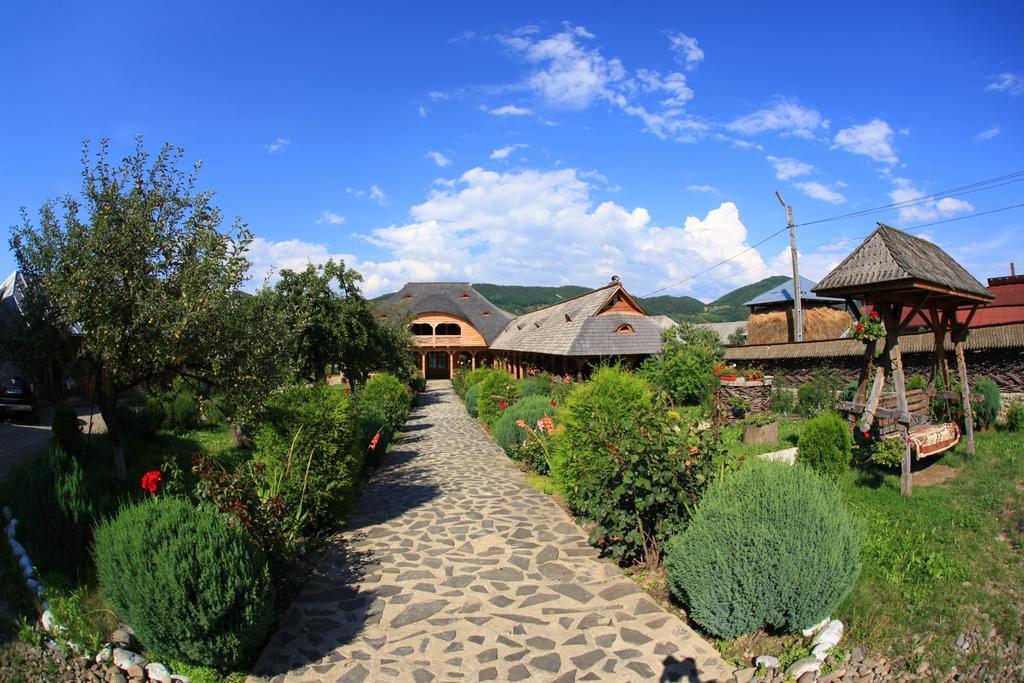 Pensiunea Sub Cetate La Matei Onceşti Exterior foto