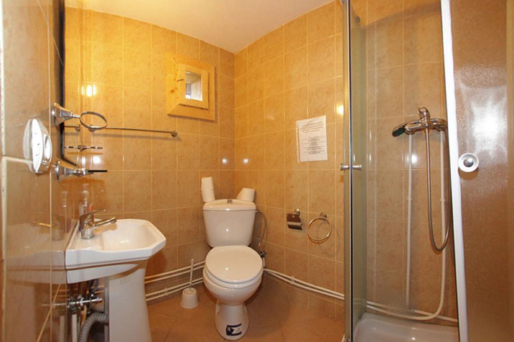 Pensiunea Sub Cetate La Matei Onceşti Habitación foto